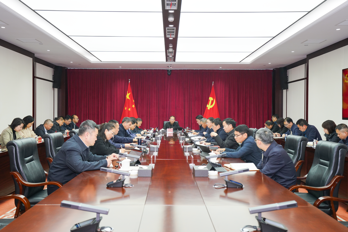 1774338509009063147 集团党委召开会议 当真通报进建习近平总书记沉要讲话心灵 进一步铺排部署集团设置和践行正确政绩观进建教育工作.png