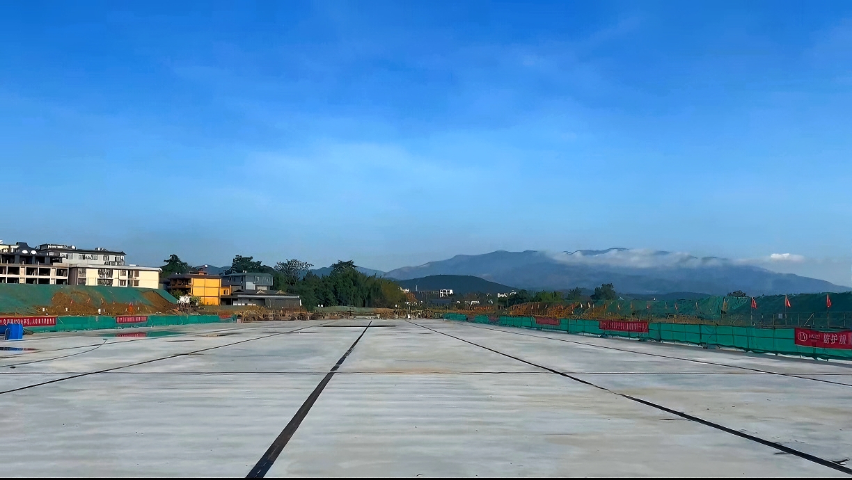 2.四公司西双版纳机场南卧河改路工程箱涵主体结构合龙.jpg
