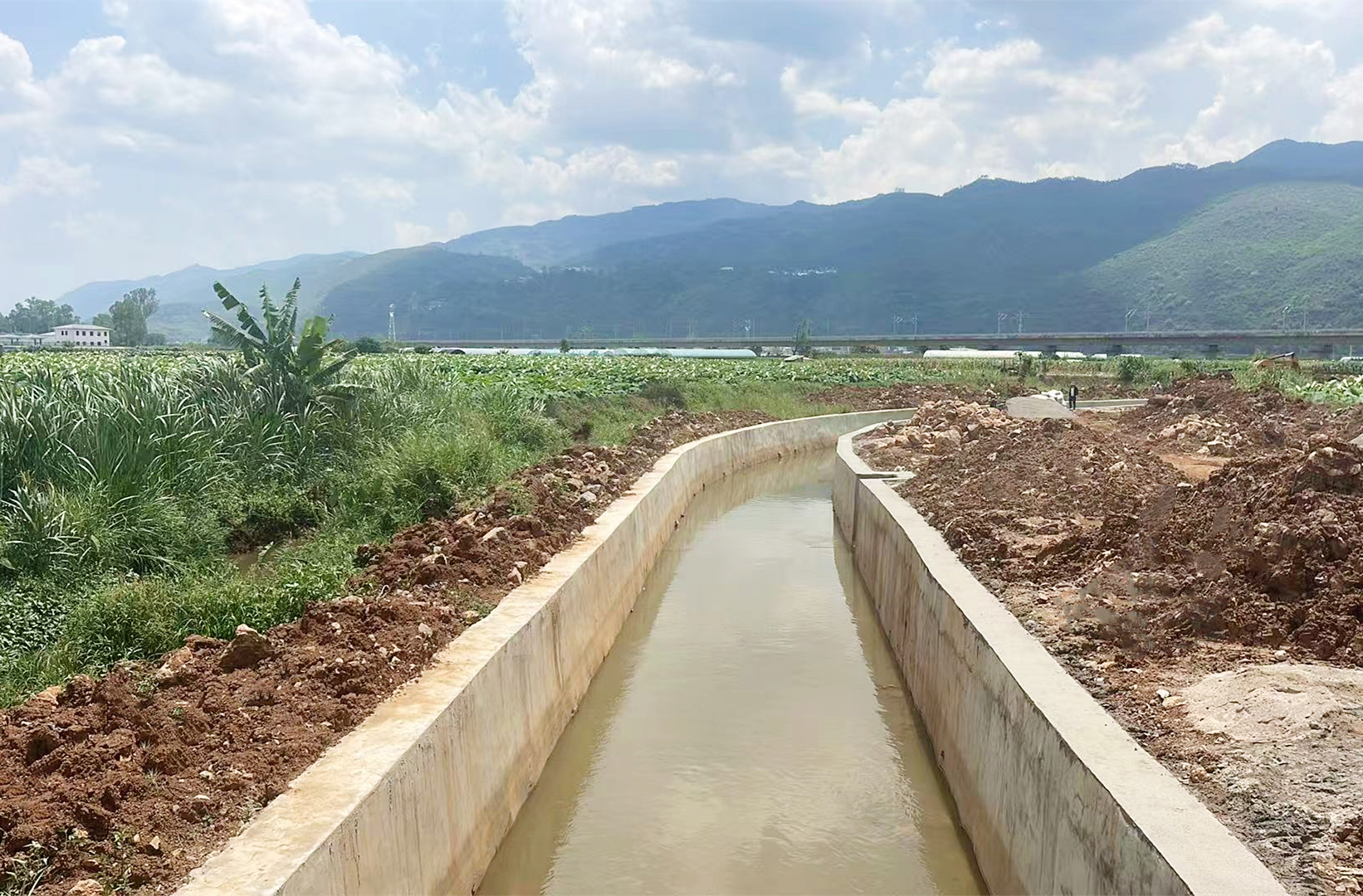 弥泸灌区弥勒灌片扁地龙排灌水渠刷新工程通水