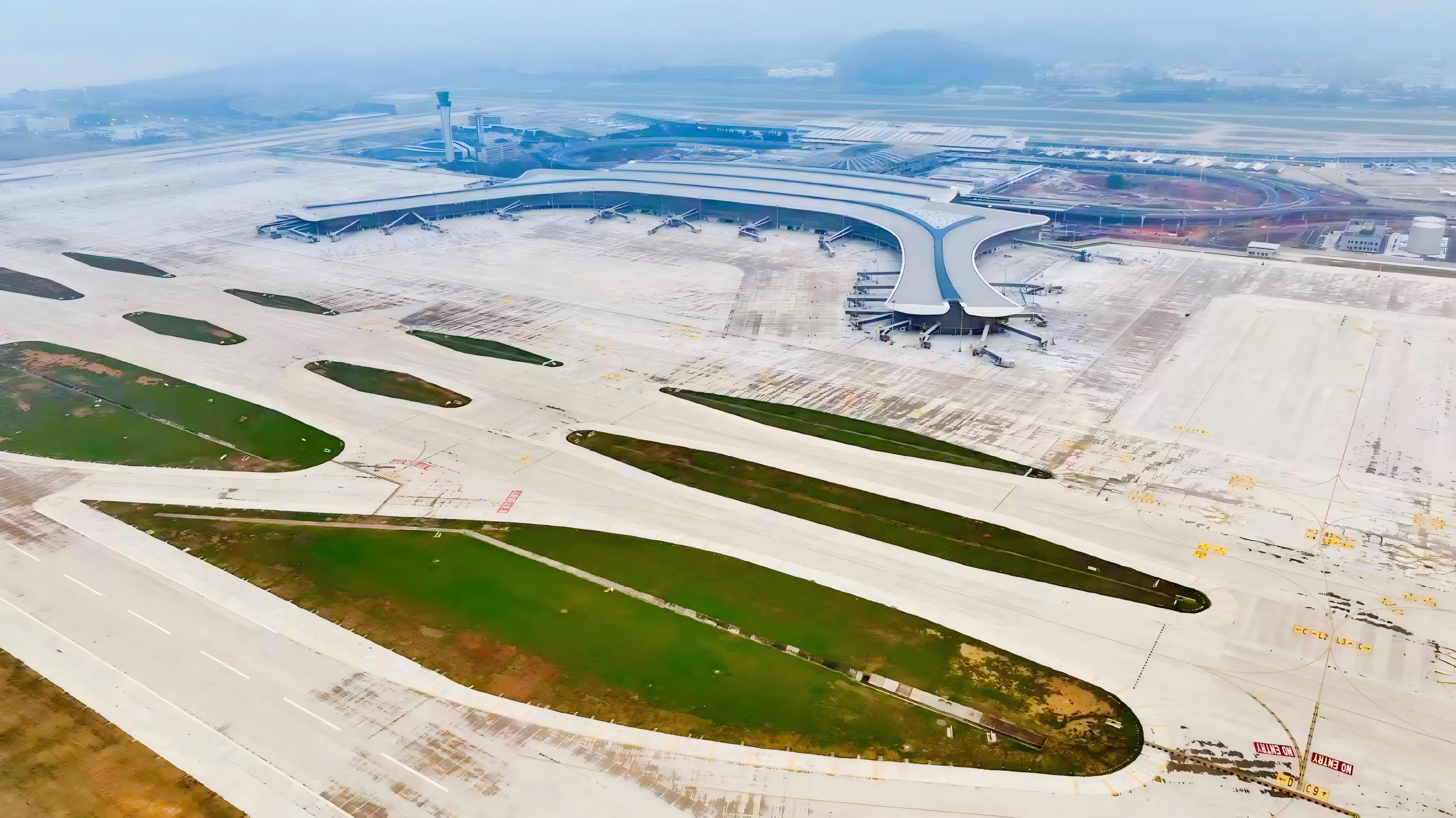 内江长乐国际机场二期扩建工程飞行区场路工程投运