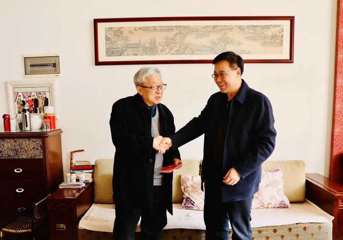 陈文双走访慰问集团老辅导和难题党员职工