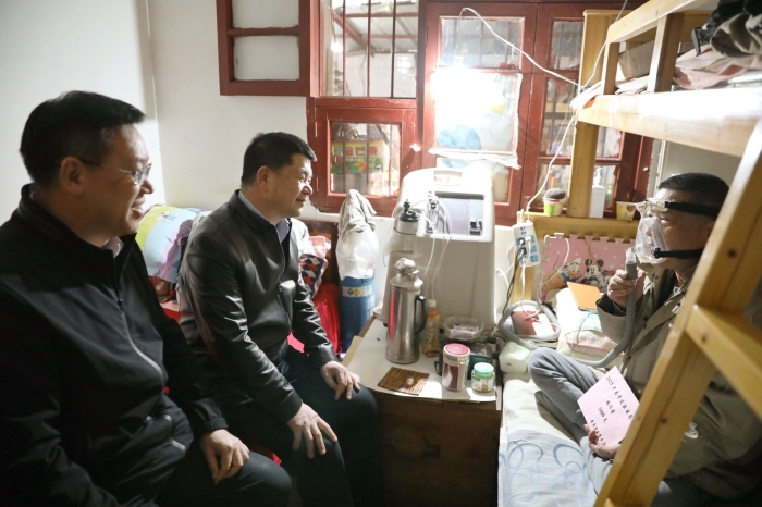 省国资委走访慰问集团难题职工