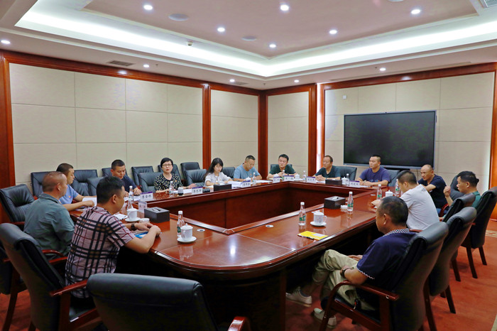 李志琤以通常党员身份参与地点支部党幼组党史进建教育专题组织生涯会