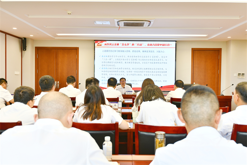 刘金荣讲授党纪进建教育专题党课